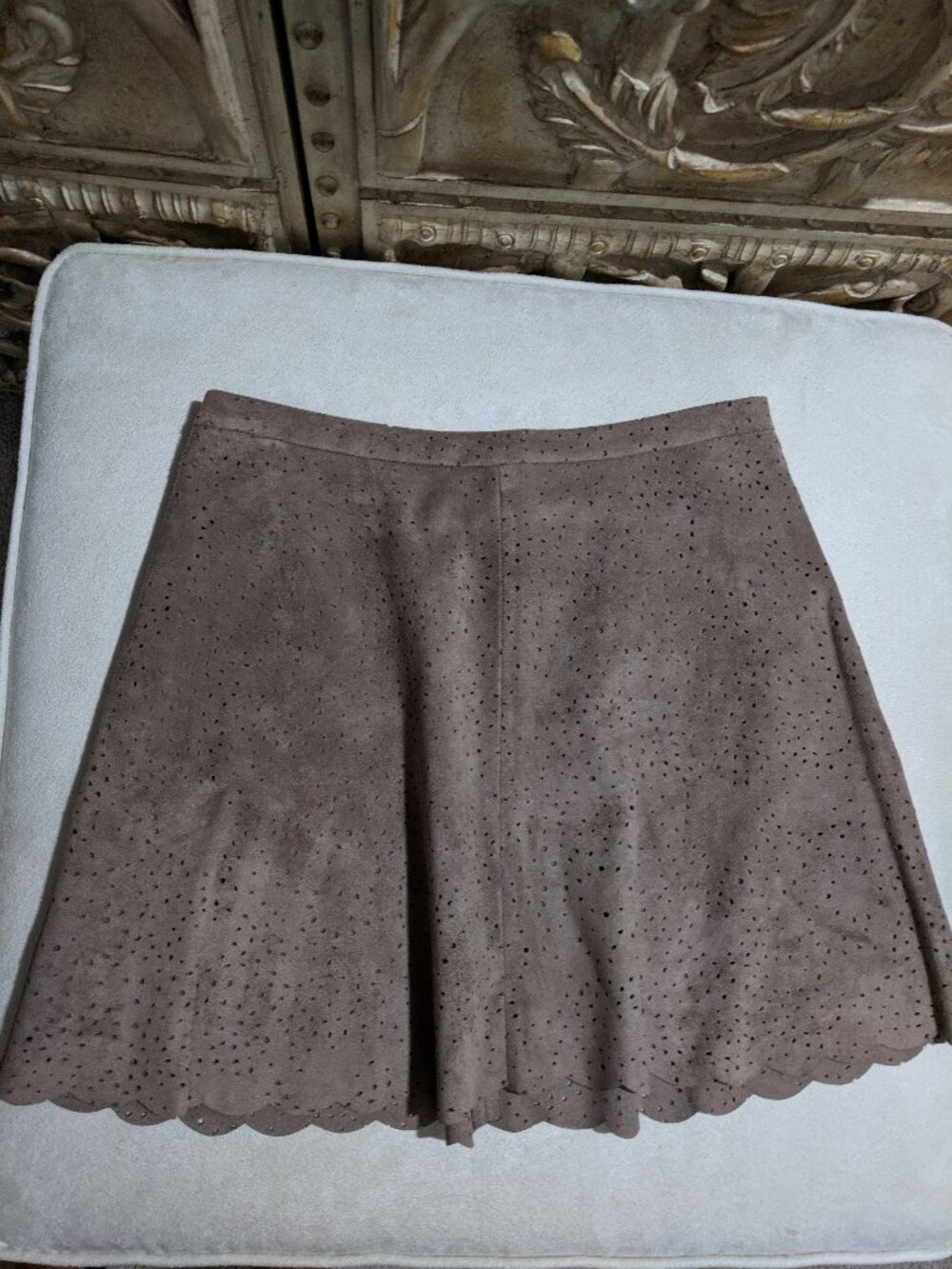 BCBG MAXAZRIA SHERYL Light Brown Laser Cut Faux Suede Scalloped Mini Skirt XXS